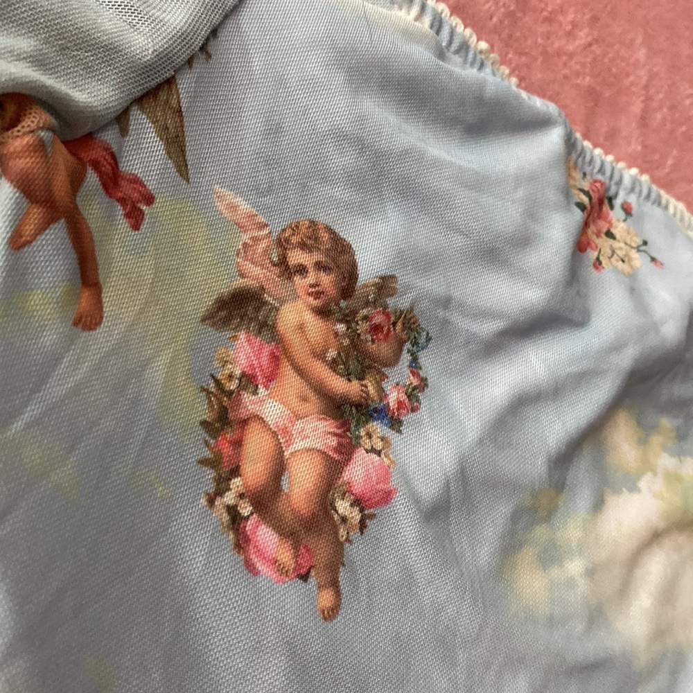 Sugar Thrillz size small “Cherub angels” cropped top